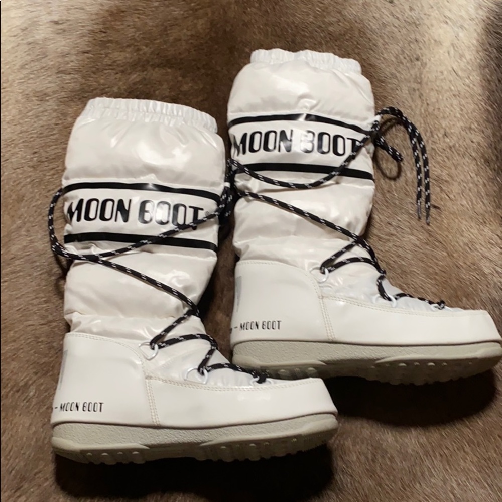 - Moon Boot - image 4